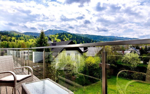 Kalinowa: Nuage, Ciel, L'Eau, Montagne, Bâtiment, Montagnes, Arbre, Plan D'Eau, Fenêtre, Lac