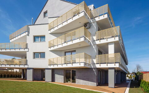 Gea Eco: Nuage, Ciel, L'Eau, Montagne, Bâtiment, Montagnes, Arbre, Plan D'Eau, Fenêtre, Lac