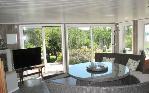 Stegeborg Sjöstugan: Propriété, Meubles, Plante, Bâtiment, Ombre, Salon, Design Intérieur, Sol, Sol