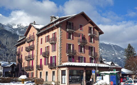L'Univers: Nuage, Ciel, Bâtiment, Montagne, Neige, Propriété, Fenêtre, Maison, Zone Résidentielle, Quartier