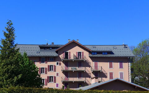 L'Univers: Propriété, Maison, Architecture, Toit, Domicile, Zone Résidentielle, Bâtiment, Ciel, Immobilier, Biens