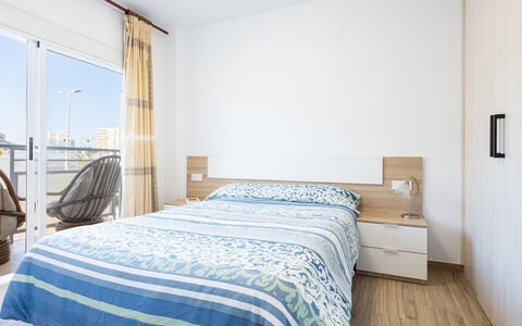 Orion: Meubles, Bâtiment, Propriété, Confort, Bleu Azur, Bois, Cadre De Lit, Fenêtre, Design Intérieur, Maison