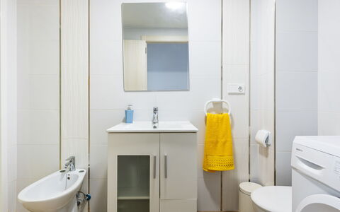 Orion: Luminaire Plomberie, Évier, Robinet, Miroir, Propriété, Blanc, Lavabo, Violet, Salle De Bains, Architecture