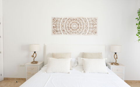 Puerto Banus Opq: Propriété, Meubles, Bâtiment, Bois, Textile, Confort, Design Intérieur, Rectangle, Sol, Ombre