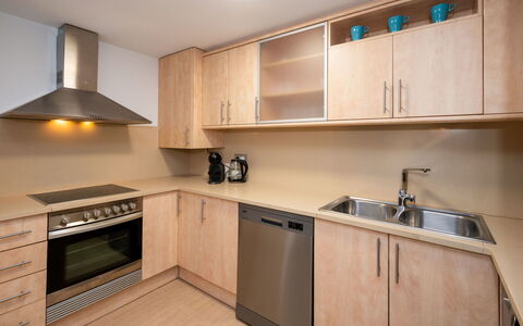 Ancora: Cabinetry, Comptoir, Propriété, Evier, Cuisinière, Cuisine, Évier, Bois, Appareil De Cuisine, Éclairage
