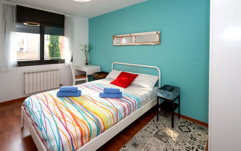 Ancora: Meubles, Propriété, Confort, Bâtiment, Bleu Azur, Bleu, Fenêtre, Bois, Textile, Porte