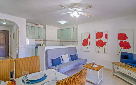 Las Cabañas: Meubles, Propriété, Table, Ventilateur De Plafond, Confort, Cadre, Salon, Design Intérieur, Éclairage, Bâtiment