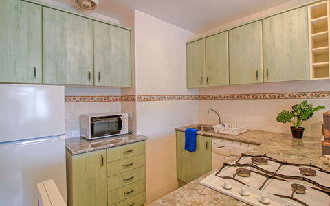 Las Cabañas: Cabinetry, Comptoir, Propriété, Meubles, Bâtiment, Pot De Fleur, Cuisine, Plante, Appareil De Cuisine, Bois