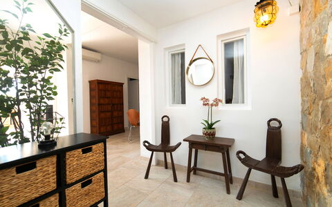 Calpe Calp 1117: Meubles, Table, Plante, Propriété, Cadre, Bâtiment, Bois, Cabinetry, Design Intérieur, Plante D'Appartement