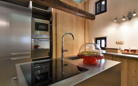 Baita Barin: Cabinetry, Comptoir, Meubles, Propriété, Robinet, Évier, Evier, Appareil De Cuisine, Cuisine, Cuisinière