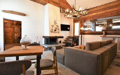 Baita Barin: Cadre, Table, Meubles, Propriété, Canapé, Chaise, Bois, Éclairage, Design Intérieur, Architecture