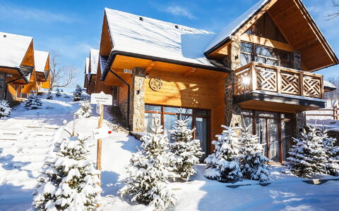 Zakopane 460: Nuage, Ciel, Bâtiment, Neige, Propriété, Fenêtre, Maison, Branche, Plante, Arbre
