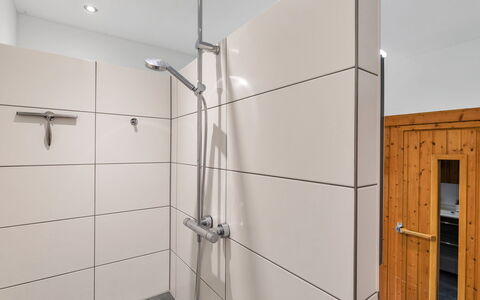 Elbdomizil: Tete De Douche, Luminaire Plomberie, Douche, Bar De Douche, Salle De Bains, Porte De Douche, Design Intérieur, Sol, Porte