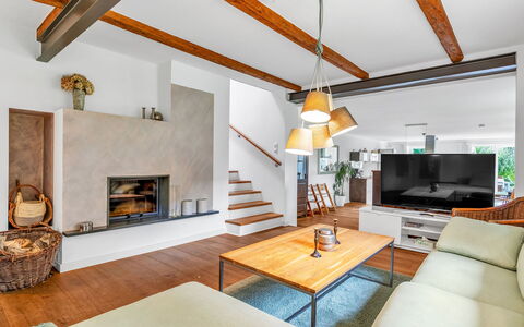 Elbdomizil: Table, Meubles, Propriété, Canapé, Bois, Bâtiment, Design Intérieur, Orange, Éclairage, Cadre