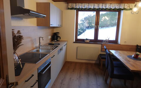 Haus Sigfried: Cabinetry, Evier, Comptoir, Bâtiment, Évier, Meubles, Propriété, Robinet, Fenêtre, Cuisine