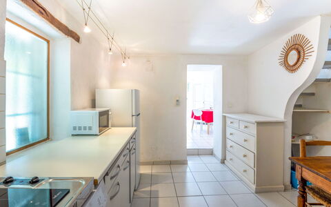 Centre Nyons: Cabinetry, Propriété, Meubles, Bleu, Évier, Fenêtre, Tiroir, Bois, Design Intérieur, Éclairage