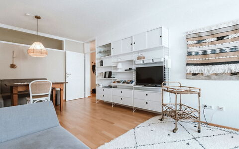 Tauernspirit: Cabinetry, Meubles, Bâtiment, Cuisine, Bois, Salon, Rayonnage, Maison, Sol