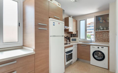 Las Mariposas: Cabinetry, Comptoir, Meubles, Cuisine, Appareil De Cuisine, Électroménager, Bâtiment, Bois, Design Intérieur, Cuisinière