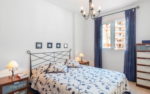 Las Mariposas: Meubles, Propriété, Produit, Bleu, Bleu Azur, Bois, Bâtiment, Textile, Éclairage