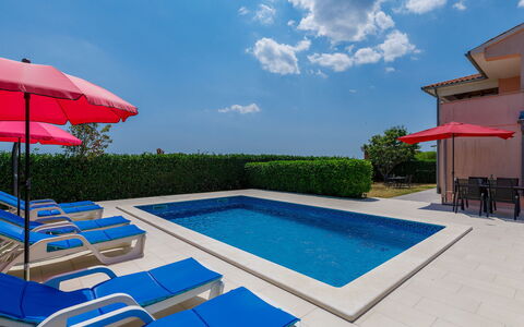 Goga: Nuage, L'Eau, Plante, Ciel, Meubles, Piscine, Bâtiment, Bleu Azur, Mobilier De Jardin, Ombre