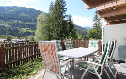 Pflaume: Ciel, Nuage, Meubles, Table, Montagne, Plante, La Nature, Bâtiment, Chaise, Bois