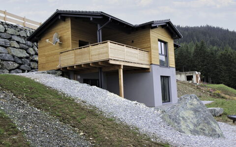 Mountain Lodge - Klippitztörl: Plante, Ciel, Bâtiment, Fenêtre, Propriété, Nuage, Maison, Lot Terre, Pente, Chalet