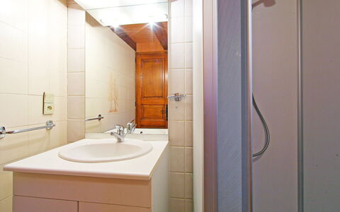 Pierre Blanche: Salle De Bains, Propriété, Pièce, Design Intérieur, Architecture, Robinet, Accessoire Salle De Bain, Maison, Bâtiment, Immobilier