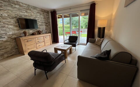 Appartement Ursula: Propriété, Meubles, Plante, Cadre, Confort, Table, Salon, Éclairage, Bois, Design Intérieur