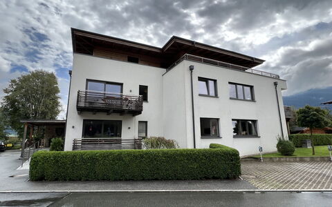 Appartement Ursula: Nuage, Ciel, Plante, Propriété, Bâtiment, Fenêtre, Maison, Arbre, Lot Terre, Design Urbain