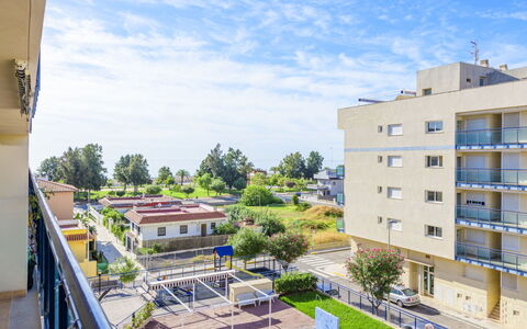 Las Dunas: Ciel, Nuage, Jour, Propriété, Plante, Bâtiment, Fenêtre, Arbre, Design Urbain, Condominium