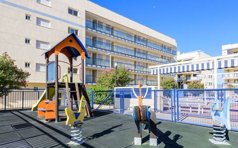 Las Dunas: Ciel, Bâtiment, Plante, Design Urbain, Bloc Tour, Condominium, Arbre, Espace Public, Loisir, Zone Résidentielle