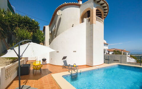 Bellvue: L'Eau, Bâtiment, Propriété, Ciel, Bleu Azur, Bleu, Piscine, Ombre, Loisir, Immobilier