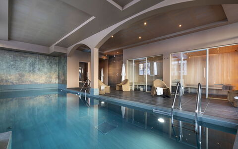Tignes 660: Bâtiment, L'Eau, Piscine, Architecture, Design Intérieur, Maison, Loisir, Immobilier, Plafond, Ciel