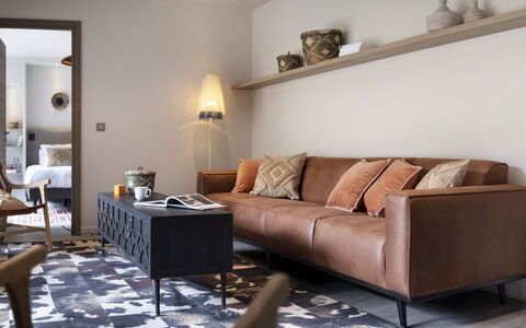 Tignes 660: Marron, Meubles, Cadre, Propriété, Table, Canapé, Confort, Bois, Bâtiment, Design Intérieur
