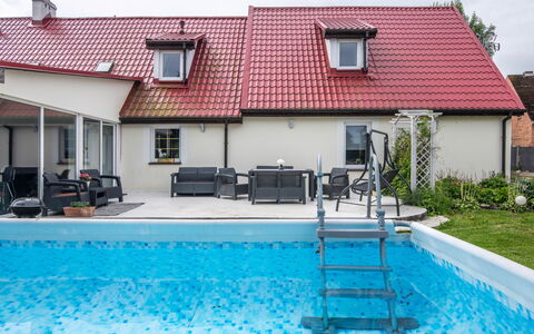 Country House Premium: L'Eau, Plante, Propriété, Fenêtre, Bâtiment, Piscine, Chaise, Ciel, Porte, Ombre