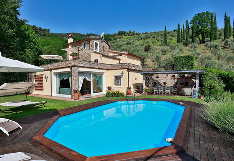 La Quiete: L'Eau, Ciel, Plante, Bâtiment, Propriété, Piscine, La Nature, Bleu Azur, Chaise, Arbre