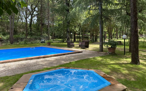 Villa Pania: Plante, L'Eau, Botanique, Ombre, Arbre, Mobilier De Jardin, Paysage Naturel, Herbe, Rectangle, Loisir