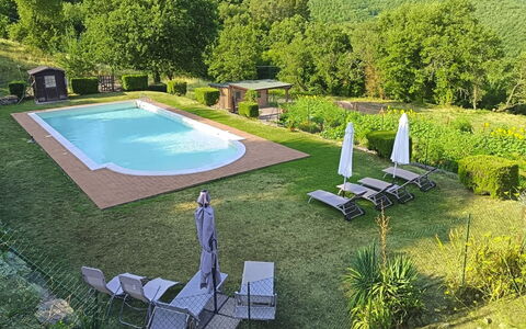 La Casa nel Borgo: Bleu, Piscine, Composite, Recours, Ombre, Eco Hôtel, Caractéristique De L'Eau, Hacienda, Aménagement Paysager, Thermes