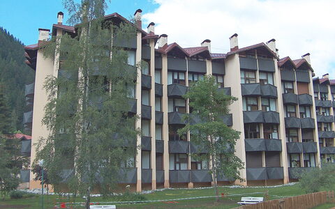 Argentière 200: Ciel, Bâtiment, Plante, Nuage, Fenêtre, Arbre, Bloc Tour, Condominium, Lot Terre, Design Urbain