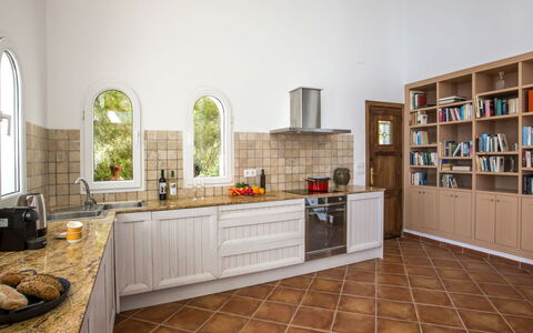 Villa El Paraiso al Mar Ambolo: Sol, Cuisine, Design Intérieur, Mur, Cabinetry, Comptoir, Sol, Appareil De Cuisine, Placard, Meubles