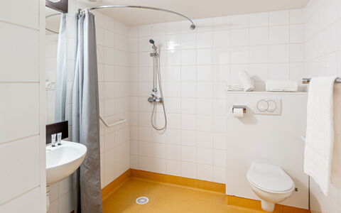 Eppe Sauvage 110: Luminaire Plomberie, Propriété, Tete De Douche, Salle De Bains, Robinet, Évier, Lavabo, Architecture, Bâtiment