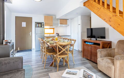 Eppe Sauvage 110: Table, Meubles, Canapé, Bois, Design Intérieur, Salon, Chaise, Sol, Sol, Cabinetry