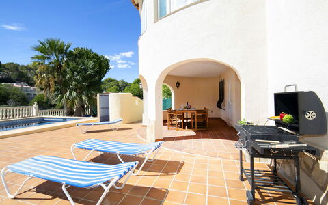 Oronella: Meubles, Propriété, Ciel, Bâtiment, Plante, Ombre, Design Intérieur, Mobilier De Jardin, Architecture, Sol