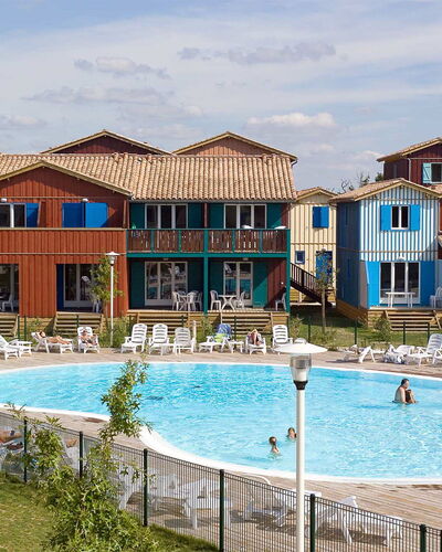 Le Teich 110: L'Eau, Plante, Nuage, Ciel, Piscine, Fenêtre, Bâtiment, Arbre, Loisir, Maison