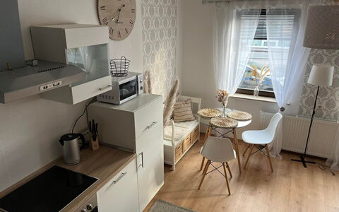 Schillerplatz: Propriété, Meubles, Cabinetry, Gaz Poele, Cuisinière, Comptoir, Appareil De Cuisine, Cuisine, Chaise, Cooktop