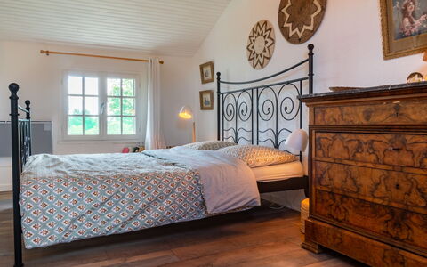 Le Glaude: Propriété, Meubles, Fenêtre, Bois, Design Intérieur, Cadre, Confort, Sol, Sol, Ombre