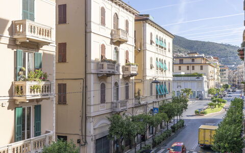 Agapanti House: Bâtiment, Ciel, Propriété, Fenêtre, Voiture, Véhicule, Roue, Design Urbain, Quartier