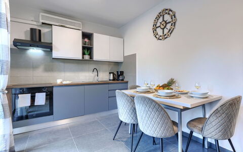 Labin 389: Design Intérieur, Meubles, Sol, Plafond, Cuisine, Comptoir, Sol, Pièce, Éclairage, Cabinetry