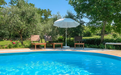 Labin 389: L'Eau, Plante, Propriété, Piscine, La Nature, Bleu Azur, Arbre, Mobilier De Jardin, Ombre, Ciel