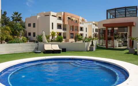Cielo Y Mar Samara: L'Eau, Ciel, Plante, Bâtiment, Jour, Propriété, Bleu Azur, Piscine, Bleu, Fenêtre